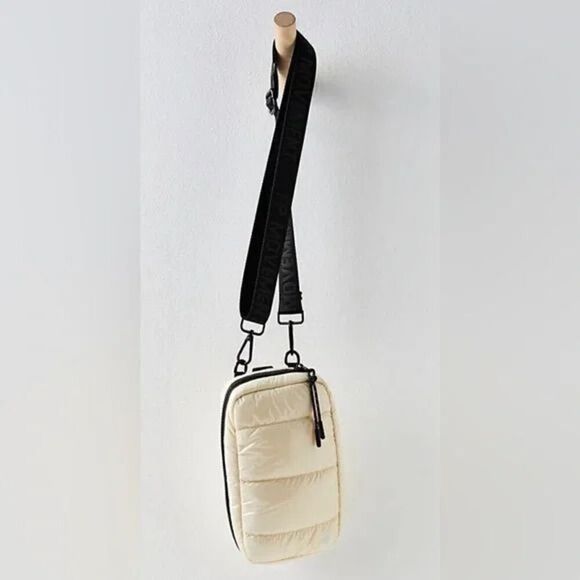 Free People Movement High Peak Convertible Quilted Pouch in Cream NWT - Picture 2 of 6